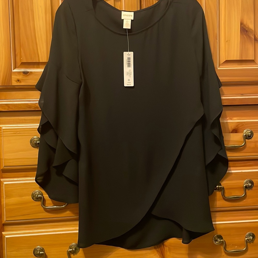 Chico sized 0 black layered top